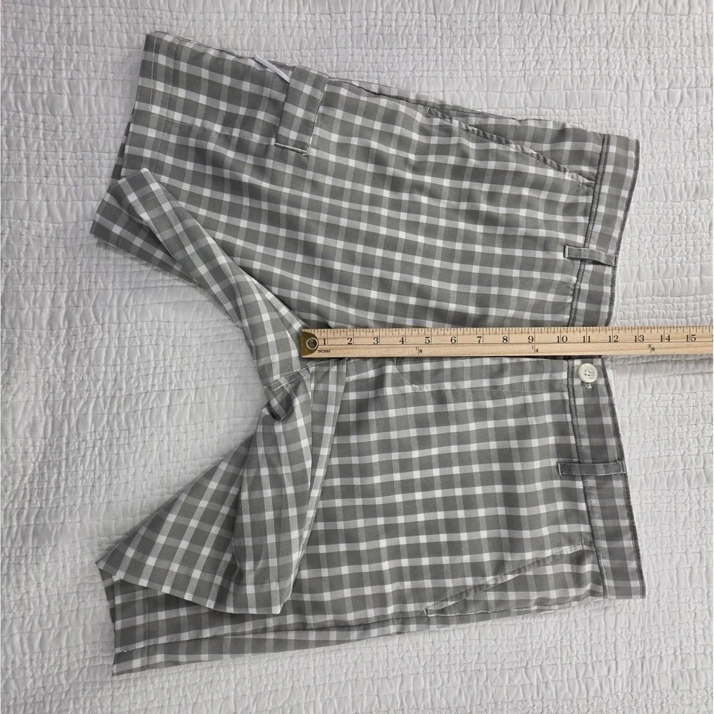 Greg Norman Golf Shorts Men's 34 Grey Checkered Slim Fit 9